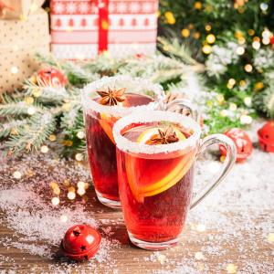 Retrouvez une délicieuse recette de vin chaud sans alcool et proposez cette traditionnelle boisson sucrée aux enfants pendant les Fêtes