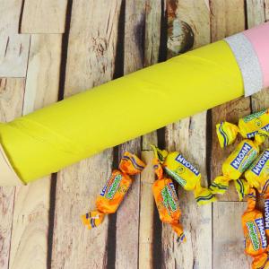 tuto pour bricoler avec les enfants un crayon géant à bonbons