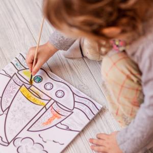 Un article pour expliquer pourquoi il est indispensable de dessiner et colorier quand on est petit