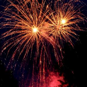 Le Nouvel An tombe le premier janvier, c'est le premier jour de l'année selon le calendrier grégorien. Le premier janvier correspond au solstice d'hiver pour l'hémisphère nord. La tradition du Nouvel 