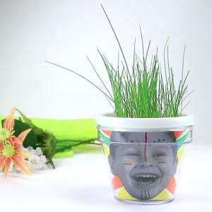 Une activité pour réaliser étape par étape un pot de fleurs personnalisé avec une photo