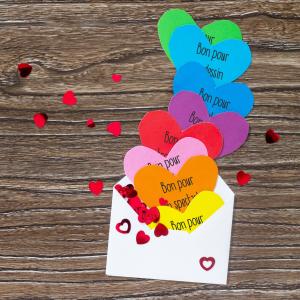 Vous cherchez un cadeau de dernière minute et avec peu de matériel pour la Fête des mères, la fête des pères, des grands-mères, des grands-pères, pour la saint valentin ou simplement pour faire un cad