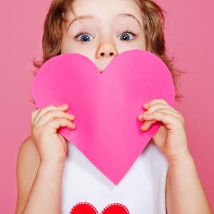 Les coutumes de la Saint valentin ont beaucoup évoluées au fil des siècles. La tradition de "l'oiseau pour un mari" à la Saint Valentin a vite cédé sa place à l'envoi des Valentines à la cour d'Anglet
