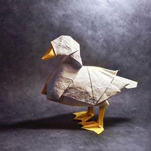 L'origami est une activité très appréciée des enfants. Mais savez-vous d'où vient cet art ? Découvrez comment s'est développé et répandu à travers le monde cette discipline. Retrouvez sur cette page,