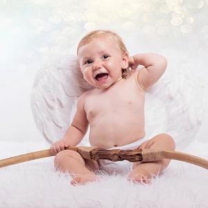 Les symboles de la saint Valentin sont nombreux : Cupidon, les coeurs, le chocolat, les fleurs, le rouge et le blanc sont autant d'éléments que nous associons spontanément à la Saint Valentin et qui f