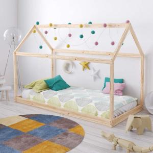Choisir un lit montessori c'est faire le choix d'un lit au sol qui favorise la liberté de mouvement et l'autonomie des enfants. Mais comment choisir ? On vous dit tout sur le lit montessori.