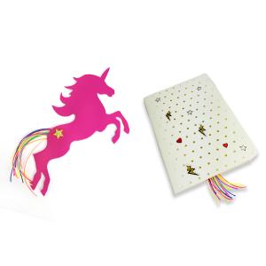 Réalisez un marque page Licorne avec du papier mousse et des fils colorés ! Super facile, téléchargez le patron dans la Fiche technique !