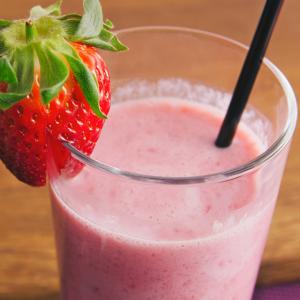 Les enfants aiment beaucoup boire des milk shake et leur préféré est sans doute le milk shake fraise. C’est l’occasion de leur faire manger des fruits de saison. Si vous cherchez une recette avec des 