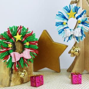 Une jolie mini couronne de l'Avent à créer en famille avec les enfants pour préparer noel. C'est une activite sans colle donc parfaitement adaptee pour les enfants.