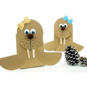 Vous recherchez un moyen divertissant et créatif de passer du temps avec vos enfants cet hiver ? Pourquoi ne pas essayer de fabriquer un morse mignon en papier kraft ! Cette activité manuelle facile p