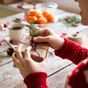Les origines du mot Noël sont diverses et controversées, comme souvent elles sont multiples et croisées.  Pourtant pour d'autres les origines du mot Noël sont gauloises, le mot Noël viendrait de deux 
