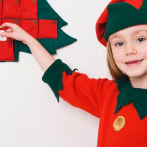 Les chrétiens de Gaule et d'Espagne se préparaient à Noël en procédant à un jeûne, mais l'Avent n'a été officiellement instauré qu'au VI &egrave