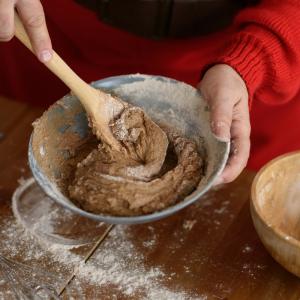 Une recette de pain epice classique très facile à réaliser. Ce pain d'épice est délicieux et il est réalisé avec du bicarbonate de soude, ce qui en facilite la réalisa