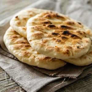 Recette du pain du désert. Il n'est pas toujours possible de cuire du pain au four. Voici une recette inspirée des pains tradtionnels du désert pour montrer à votre enfant qu'il existe différentes fa&