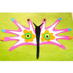 papillon main d'enfant