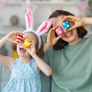 Tête à modeler vous propose des fiches de bricolage illustrés faciles à réaliser avec les enfants de maternelle. Retrouvez une proposition de coloriages de Pâques plus particulièrement destinés aux en