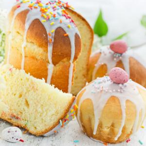La Koulitch est un dessert russe particulièrement appréciée par les orthodoxes. C'est un dessert  idéal pour la fête de Pâques