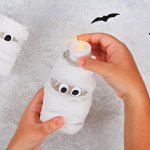 Voici tous les bricolages pour fabriquer des photophores d'Halloween. Retrouvez des idées pour faire d'Horribles et de monstrueux photophores d'Halloween ou des petits photophores tous petits et tous