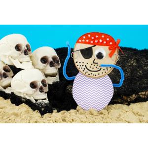 Pirates avec des rondins de bois