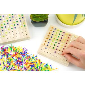 Si vous êtes à la recherche d'une activité inspirée Montessori 3 en 1, la plaque d'apprentissage multi-activités est ce qu 'il vous faut ! Grâce à cette activité facile à mettre en place, les enfants