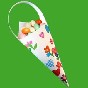 Cette pochette décorée de gommettes printanières rendra de nombreux services pour présenter les oeufs de Pâques, pour réaliser une décoration de table ou pour offrir des bonbons, des oeufs en chocolat