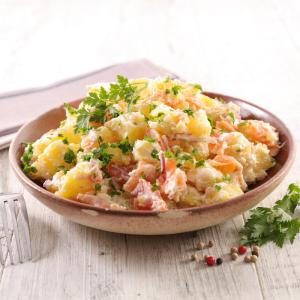 Recette de poisson cuisiné à la normande avec du vin blanc et un peu de crème fraîche.  Recette illustrée et expliquée pas à pas.