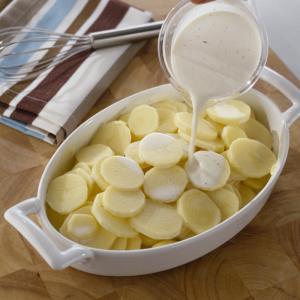 Recette des pommes de terre à la crème : Une recette classique de pommes de terres à la crème, les petits comme les grands rafolent des pommes de terre moelleuses.