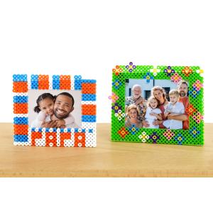 Créez un porte-stylo décoratif et utile pour la fête des pères dès 3 ans ! Une activité manuelle simple avec bambou, cabochons et stickers à retrouver sur le site. copie