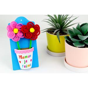 Dans cette activité les enfants découvriront une méthode facile pour fabriquer des jolies fleurs avec des chenilles et des pompons ! Nous compléterons l'activité en décorant un pot de fleu