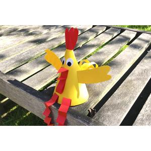 Découvrez notre nouveau tuto pour réaliser facilement cette petite poule de Pâques en papier.Au programme de ce bricolage, découpage, pliage et collage ! Une bonne cachette pour les oeufs de Pâque