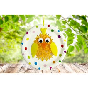 Retrouvez le tuto pour faire un poussin brodé dans une assiette en carton et proposez une activité originale aux enfants pour Pâques.