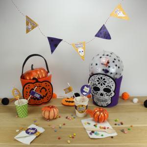 Printables gouter d'Halloween à imprimer pour organiser votre gouter d'Halloween monstrueux ! Des fanions a accrocher sur une ficelle et des cake toppers à plier en deux et à mettre sur des cure dents