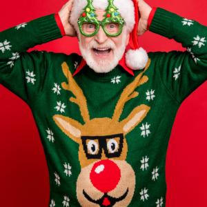 La journée du pull moche de Noël est célébrée chaque année à une date variable. Symbole des fêtes de fin d’année, elle est fixée le 3e vendredi de chaque mois de décembre.