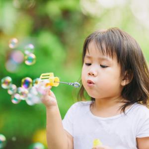Recette des bulles de savon sans amoniaque. Pour faire autant de bulle qu'on le souhaite !