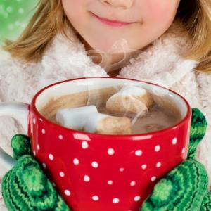 Recette du chocolat chaud qui permet de se réchauffer en automne et en hiver. C'est une recette simple et gourmande qui plaira aux enfants comme à leurs parents. Cette recette est un incontournable au