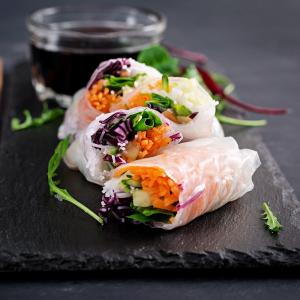 Les rouleaux de printemps  font partie des recettes les plus classiques de la cuisine chinoise. Retrouvez notre recette pour réaliser vos Rouleaux de printemps s.