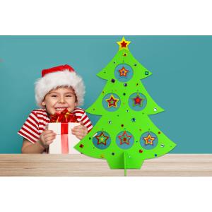 Dans cette activité manuelle sur le thème de Noël, découvrez comment les enfants vont pouvoir décorer leur propre sapin en papier mâché en attendant l'arrivée du père Noël ! Une activité c