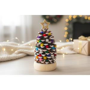 Sapin pomme de pin et pompons