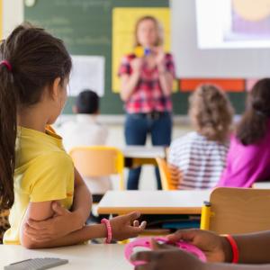 scolaire - mot du glossaire Tête à modeler. Définition et activités associées au mot scolaire.