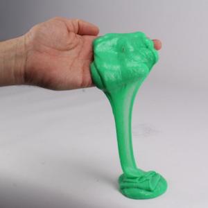 Retrouvez la recette facile et inratable de la slime fluffy. Cette slime DIY est drôle à réaliser et est adorée des enfants du monde entier. Retrouvez le pas-a-pas afin de réaliser cette slime pour le