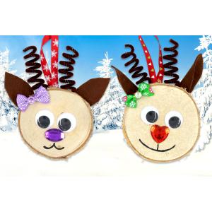 Dans cette activité créative de Noël nous allons fabriquer de jolies suspensions pour le sapin grâce à des tranches de bois ! Décorées avec de la feutrine, des chenilles, des strass et quelques access