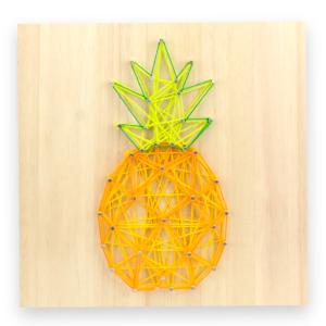 Le String Art est l’art d’agencer une ficelle entre des points pour former des motifs ! De plus en plus populaire, il permet de réaliser des superbes objets déco. Retrouvez toutes nos infos sur le Str
