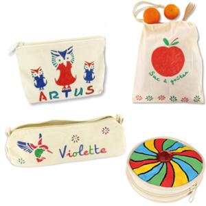 Trousse textile décorée de tissu autocollant