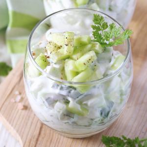 Recette Verrine concombre tzatziki. Une recette parfaite pour les adultes et les enfants. Une verrine fraiche parfaite pour l'entrée