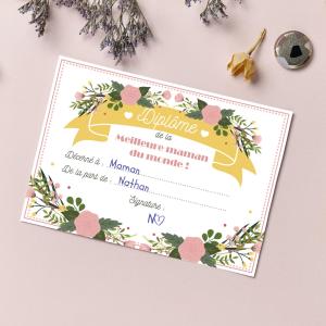 De jolis diplomes pour la fete des meres à imprimer. Il ne vous reste plus qu'à l'imprimer, à le completer avec le nom de la maman et de l'enfant, à le signer et à l'offrir. Les mamans seront heureuse