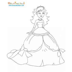 La belle au bois dormant en robe de bal