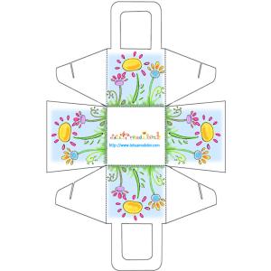 Panier à cadeau carré avec des fleurs