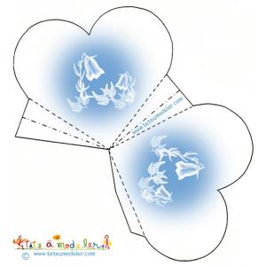Pochette coeur bleue ciel aux campanules