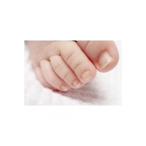 La peau et les ongles de bébé poussent 