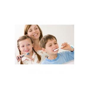 Les enfants se brossent les dents
